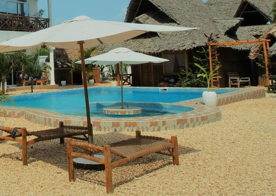 Jardins historiques en terrasses avec fontaines et cascades ornementales